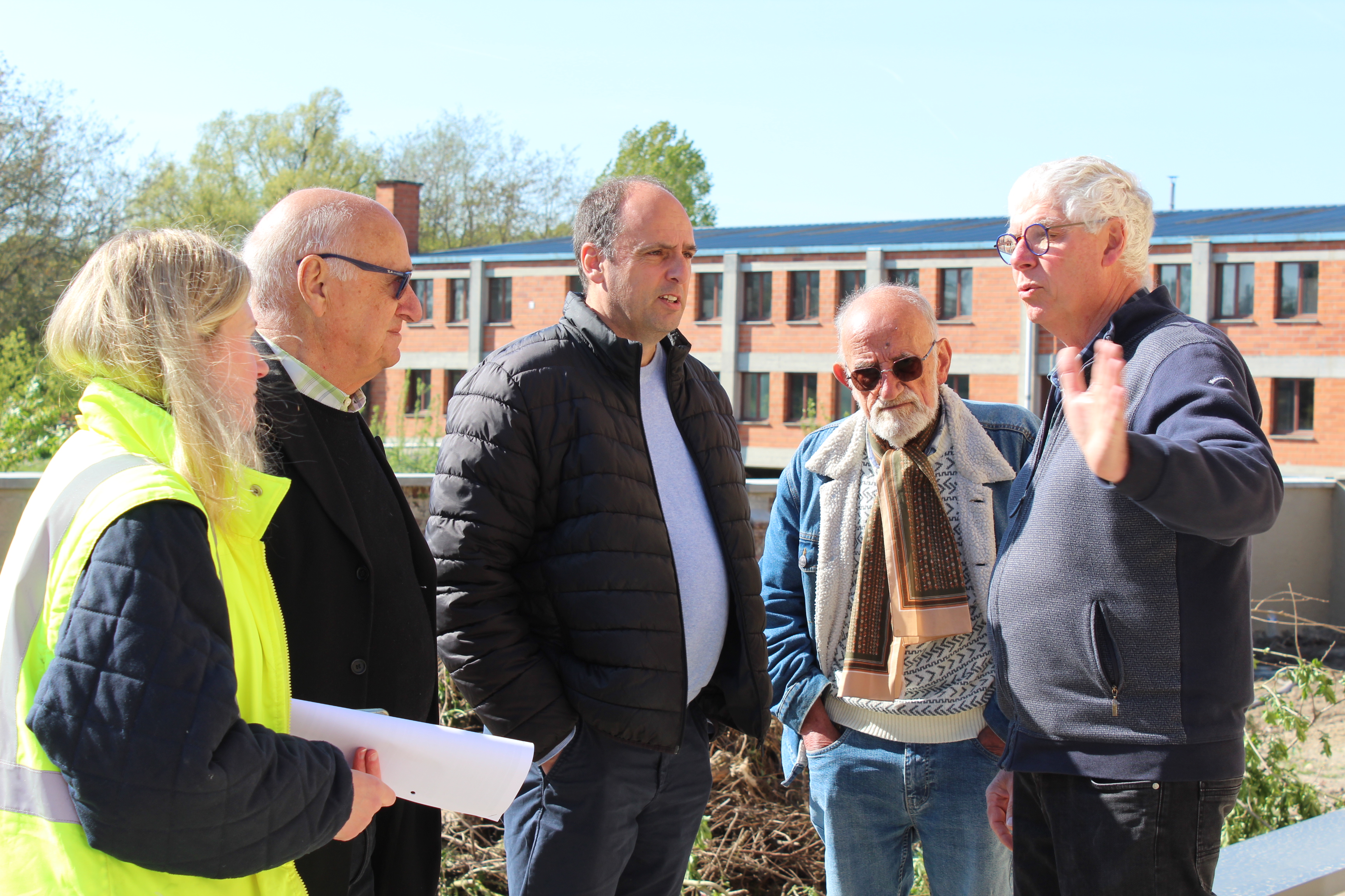 Photos des élus lors de la visite de chantier à la crèche de Le Catelet le mercredi 22 avril 2026