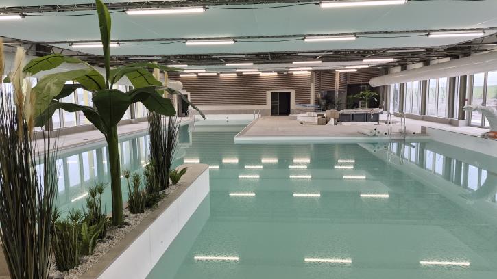 Photo de la vue intérieure du chantier du centre aquatique en janvier 2026